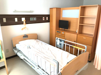 間仕切家具と医療用ベッド